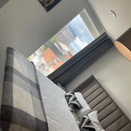 Modern 2 Bedroom City Centre Apartment W Balcony 曼彻斯特 外观 照片